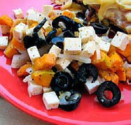 Ароматный салат с запеченной тыквой, оливками и фетой Ароматный салат с запеченной тыквой, оливками и фетой