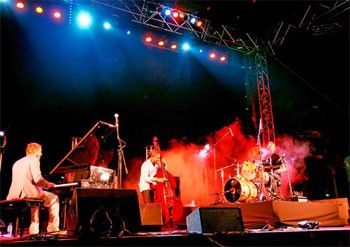 Дубайский международный джаз-фестиваль (Skywards Dubai International Jazz Festival SDIJF)