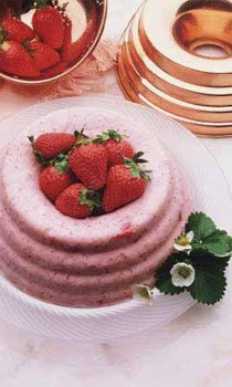 Малиновый мусс с ягодным соусом 