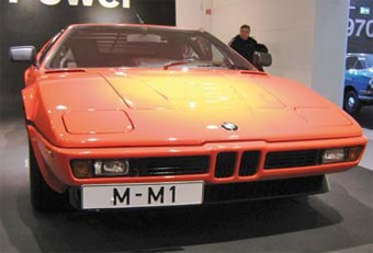 Редкие модели автомобилей BMW будут проданы на аукционе в Дубае 