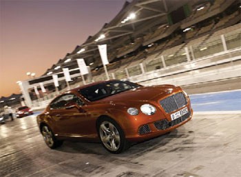 Английские аристократы на трассе "Yas Marina Circuit" 