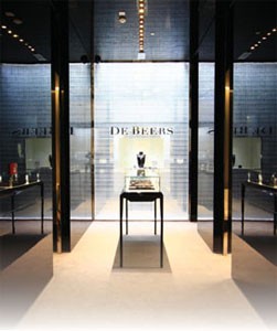 De Beers: бриллиантов вдвое больше