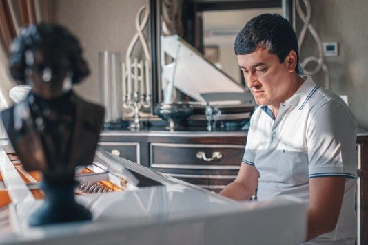 Улугбекхон Максумов