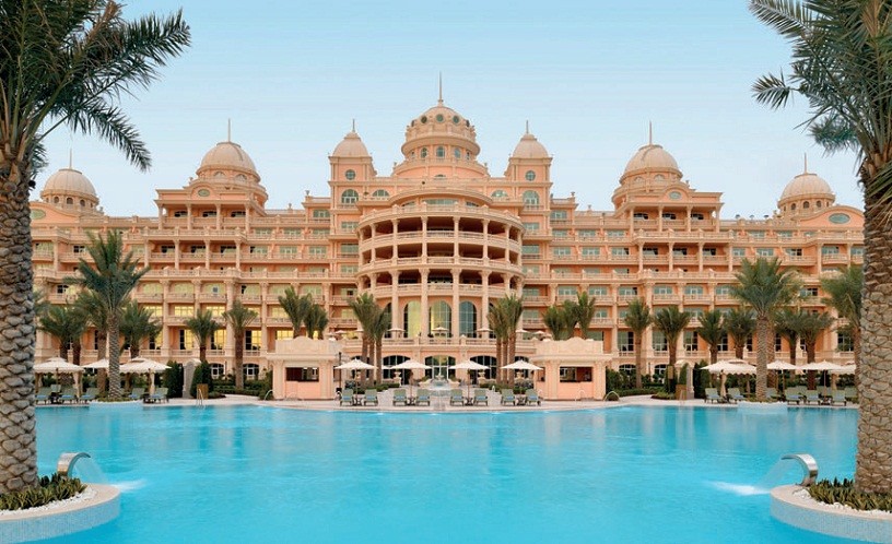 Cinq Mondes в отеле Emerald Palace Kempinski Dubai