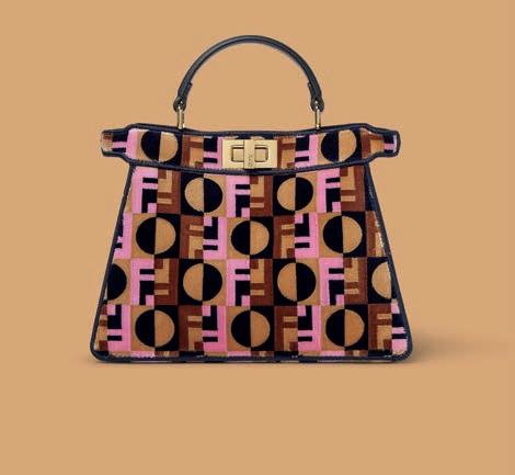  FENDI x Emily in Paris: экранная эстетика в формате капсулы